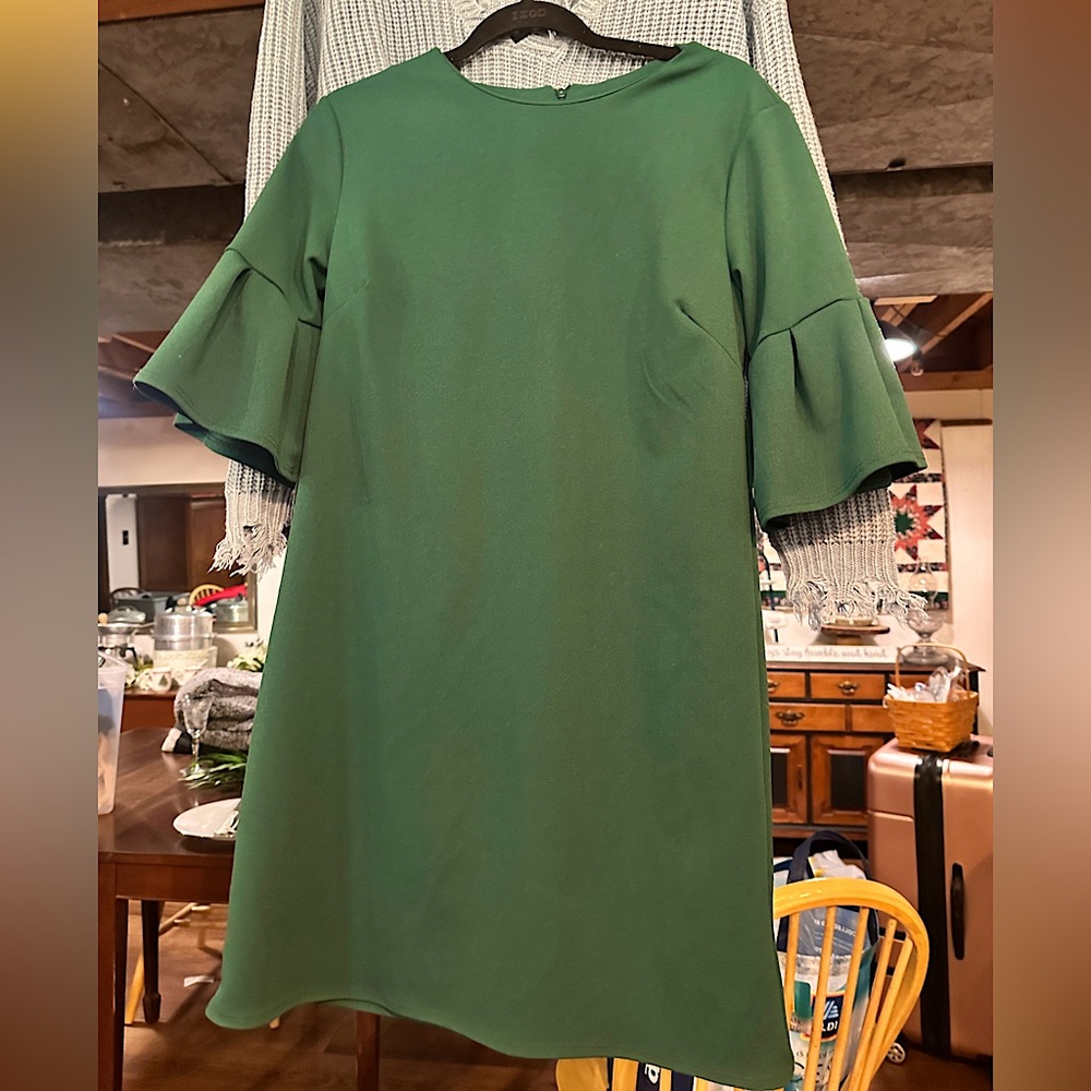 Boutique dress - medium - perfect for the holidays - never worn